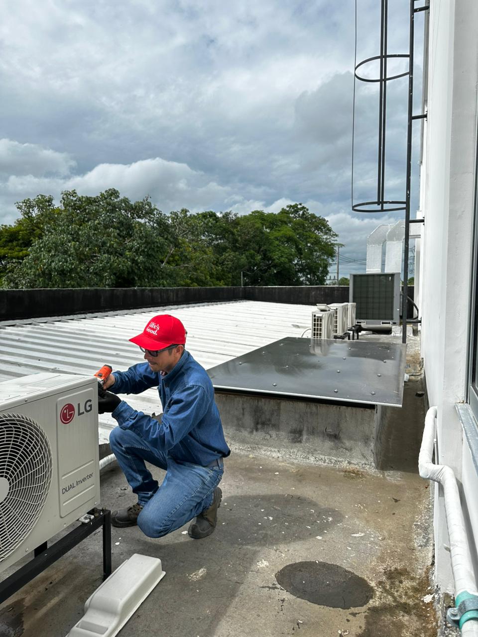 instalación de condensadora lg en terraza con S&G